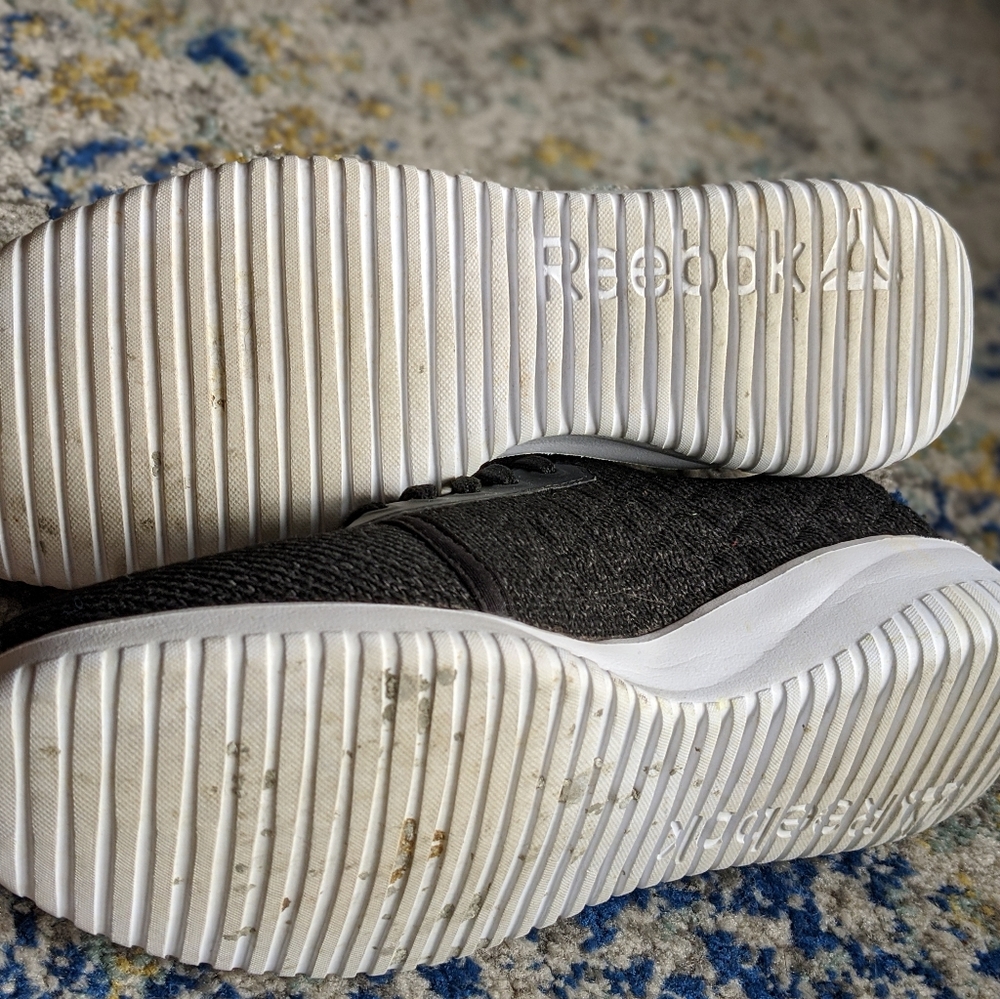 Black Reebok tennis shoes - Picture 3 of 4